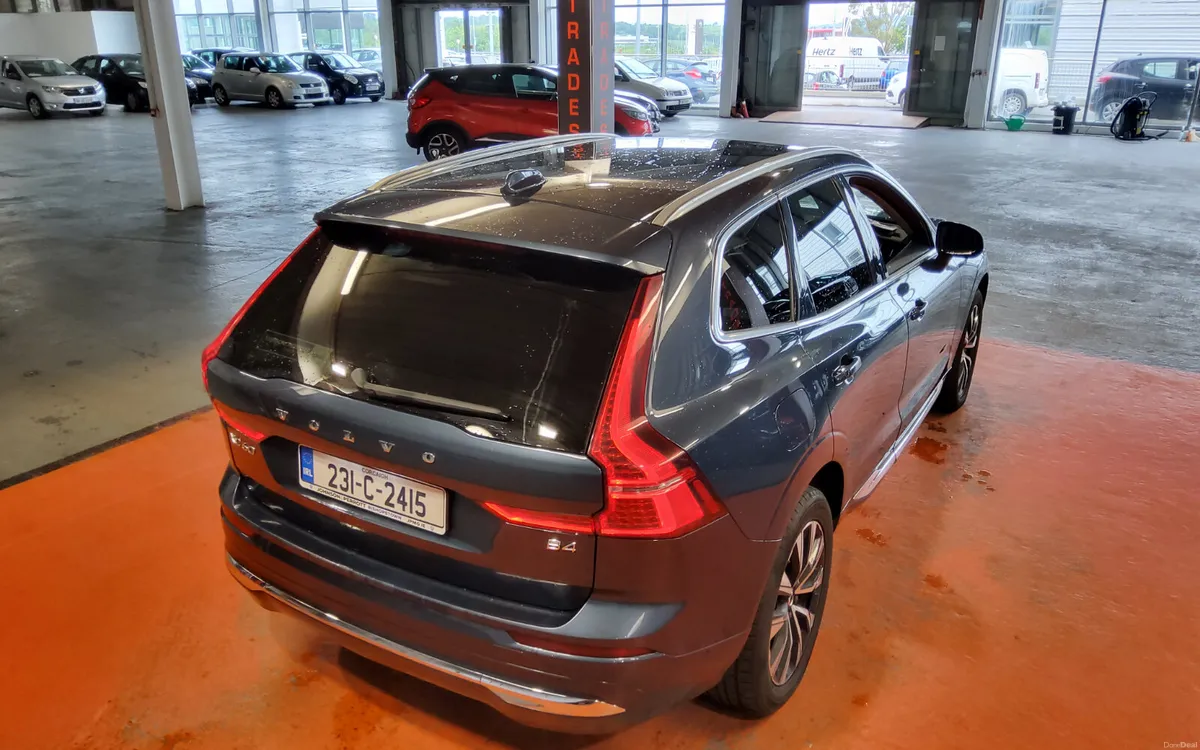 Volvo XC60 2023 - Image 3