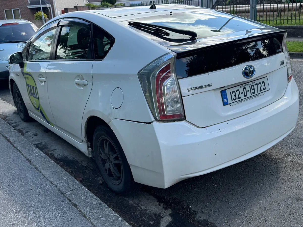 TOYOTA PRIUS NEW SHAPE - Image 3