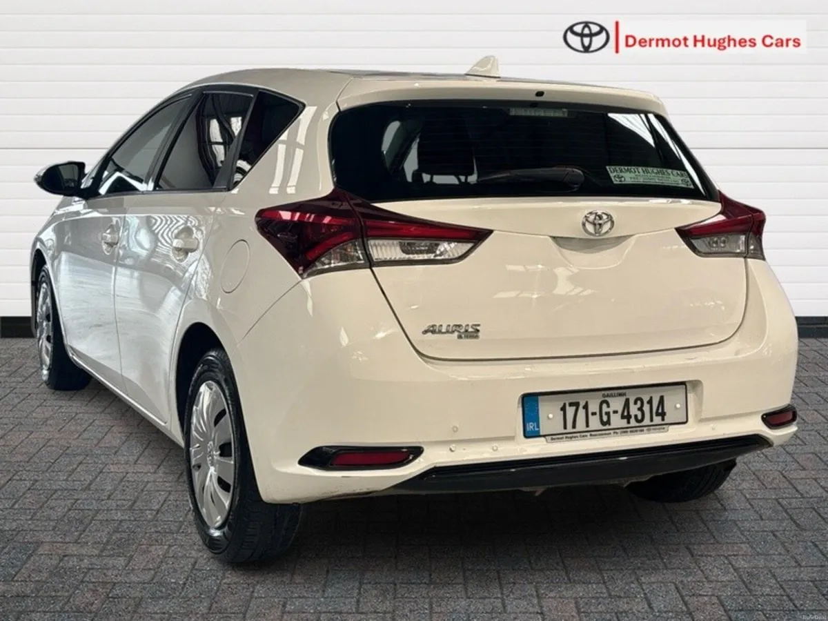 Toyota Auris VAN 1.4 D-4D TERRA 4DR - Image 2