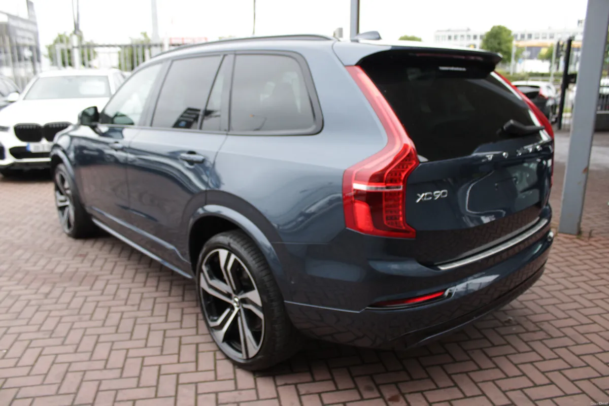 T8 AWD INSCRIPTION DARK LABEL 5DR 7 SEATER PAN ROO - Image 6