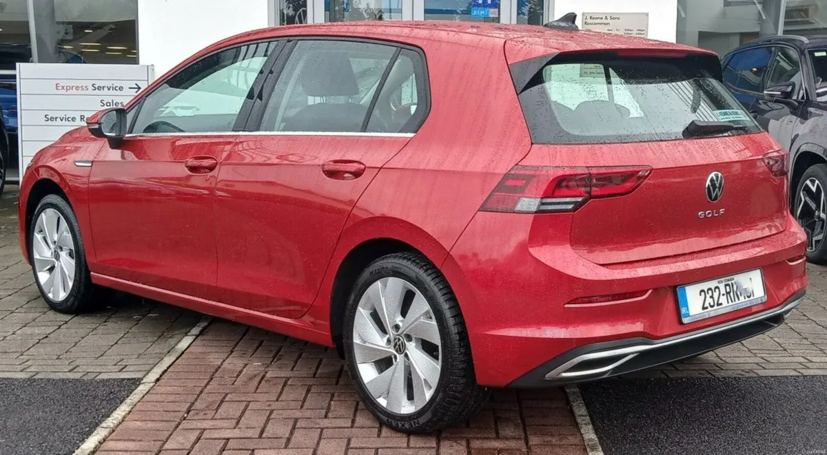 Volkswagen Golf Style 2.0 TDI 115HP **SAT NAV, APP - Image 4