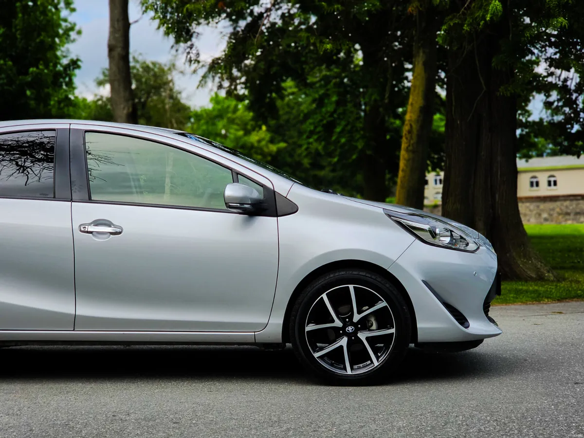 2020 Toyota Aqua 1.5 Petrol Hybrid Automatic - Image 6