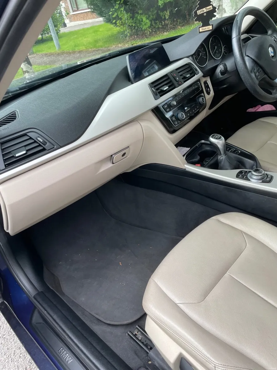 BMW 3-Series 2015 - Image 2
