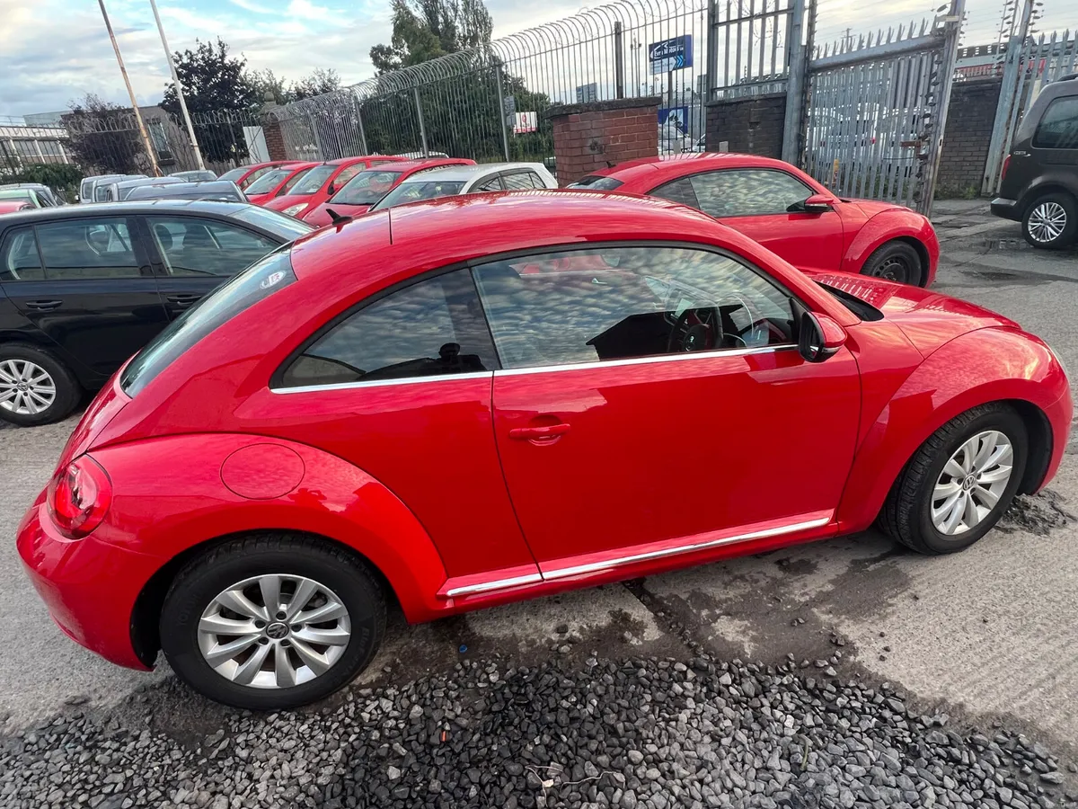 Volkswagen Beetle 2015 Automatic/ only 49k km - Image 4