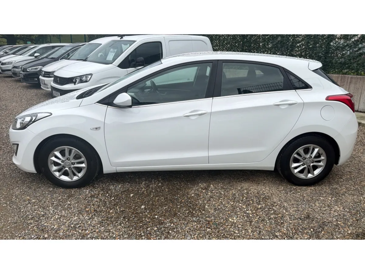 Hyundai i30 SE BLUE DRIVE 110PS 5DR - Image 3
