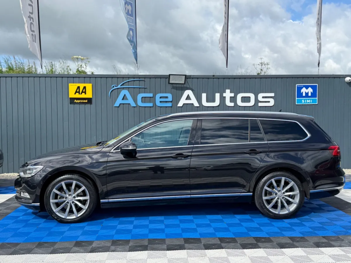 Volkswagen Passat HIGHLINE PREMIUM - 2.0L DIESEL - - Image 4