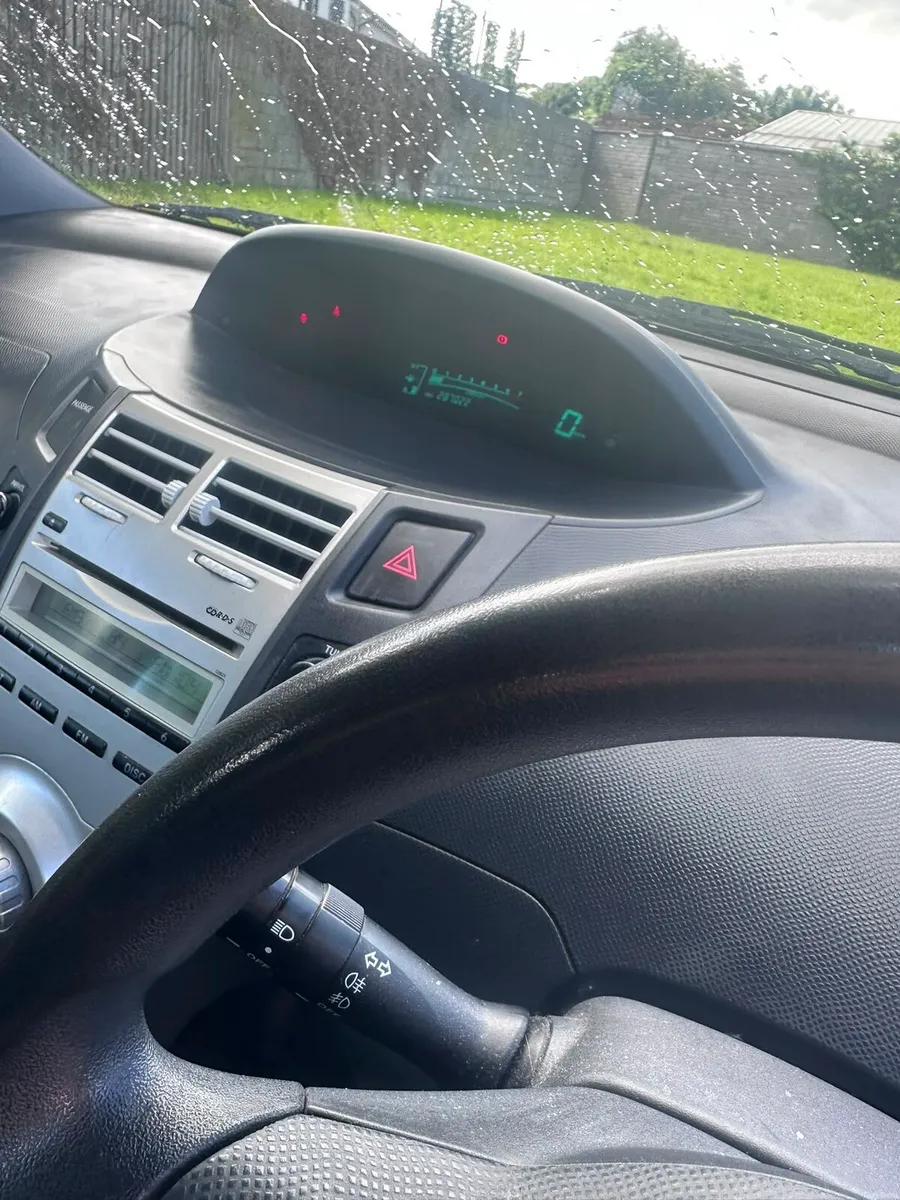 Toyota yaris 06 - Image 3