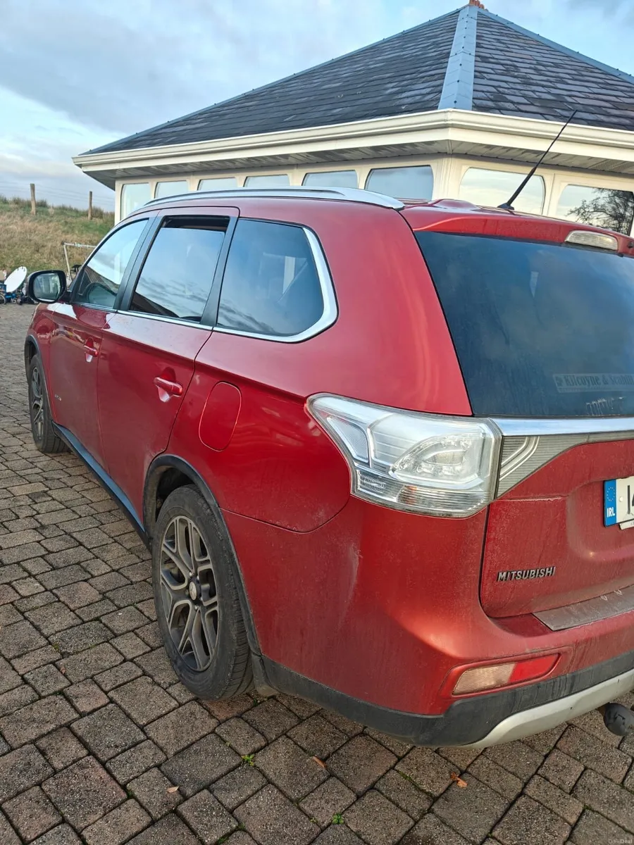 Mitsubishi Outlander GX4 AWD (1 owner) - Image 3