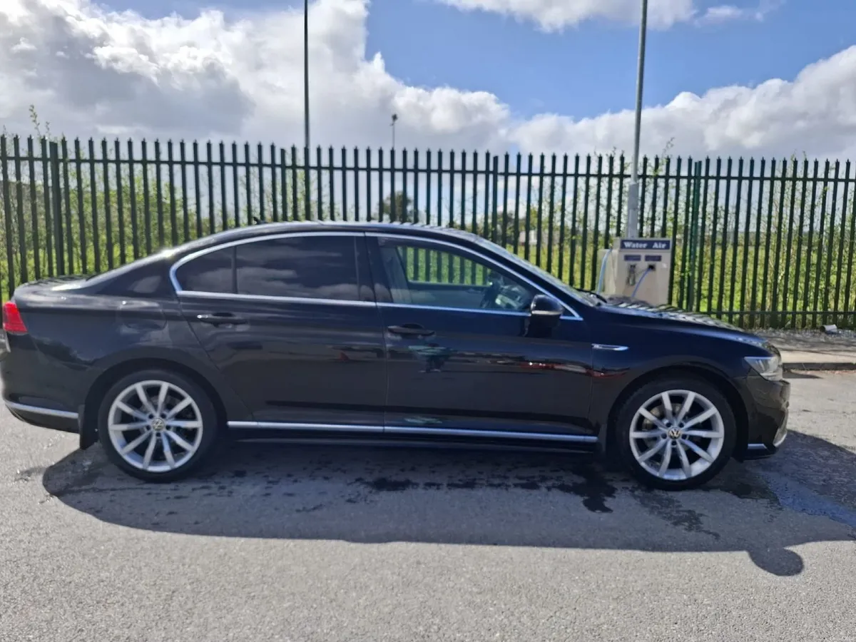 Volkswagen Passat R-Line - Image 2