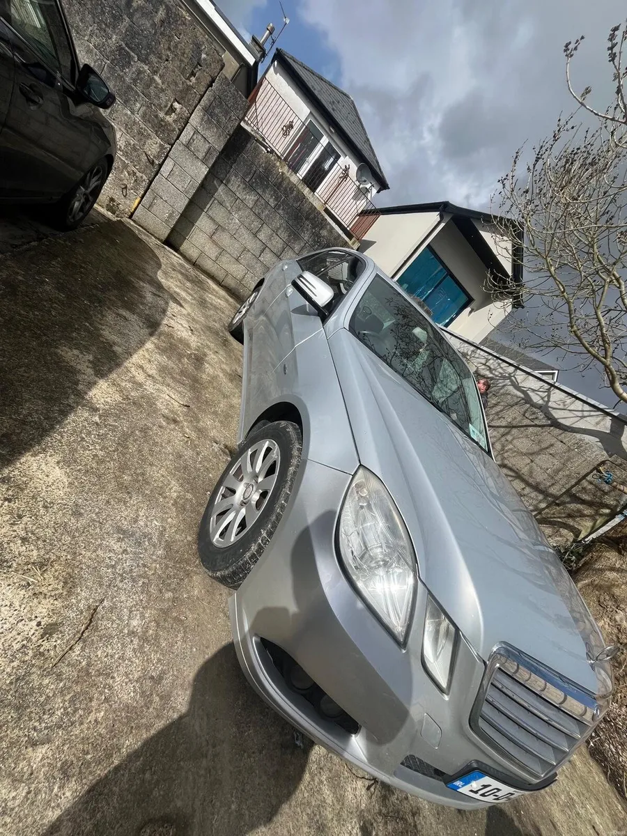 Mercedes E 200, automatic transmission, low mileag - Image 2
