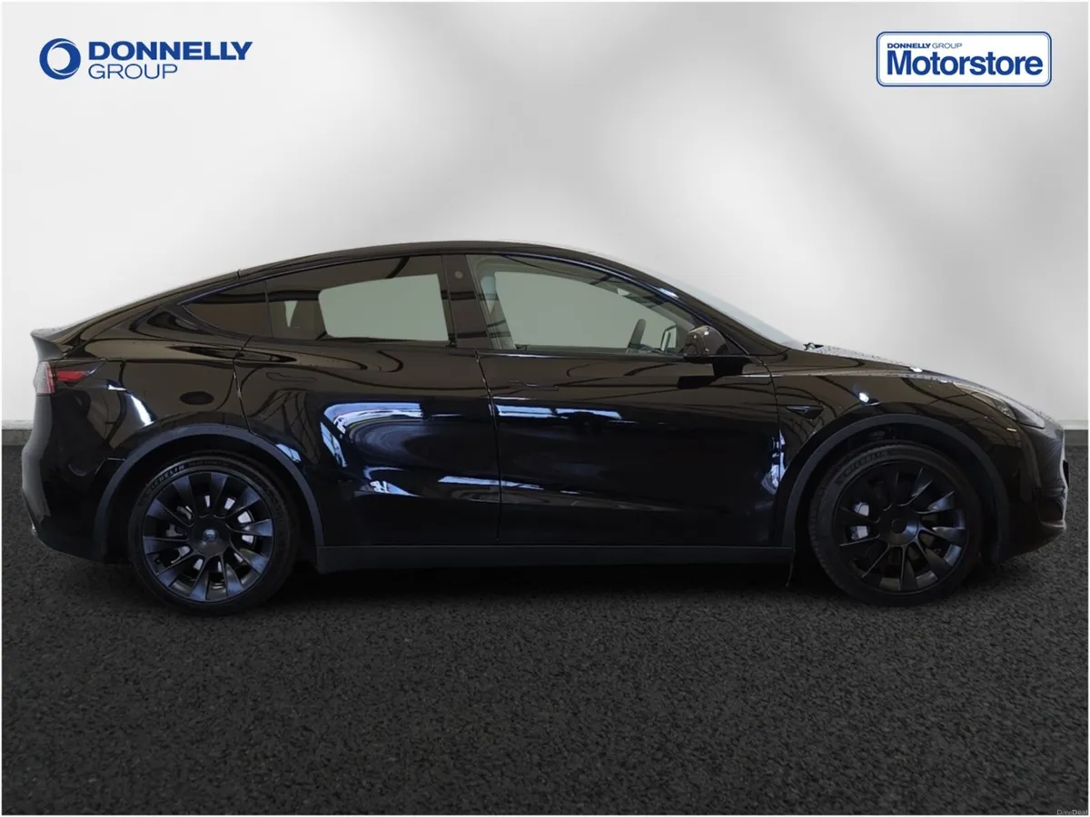 Tesla Model Y Hatchback - Image 3