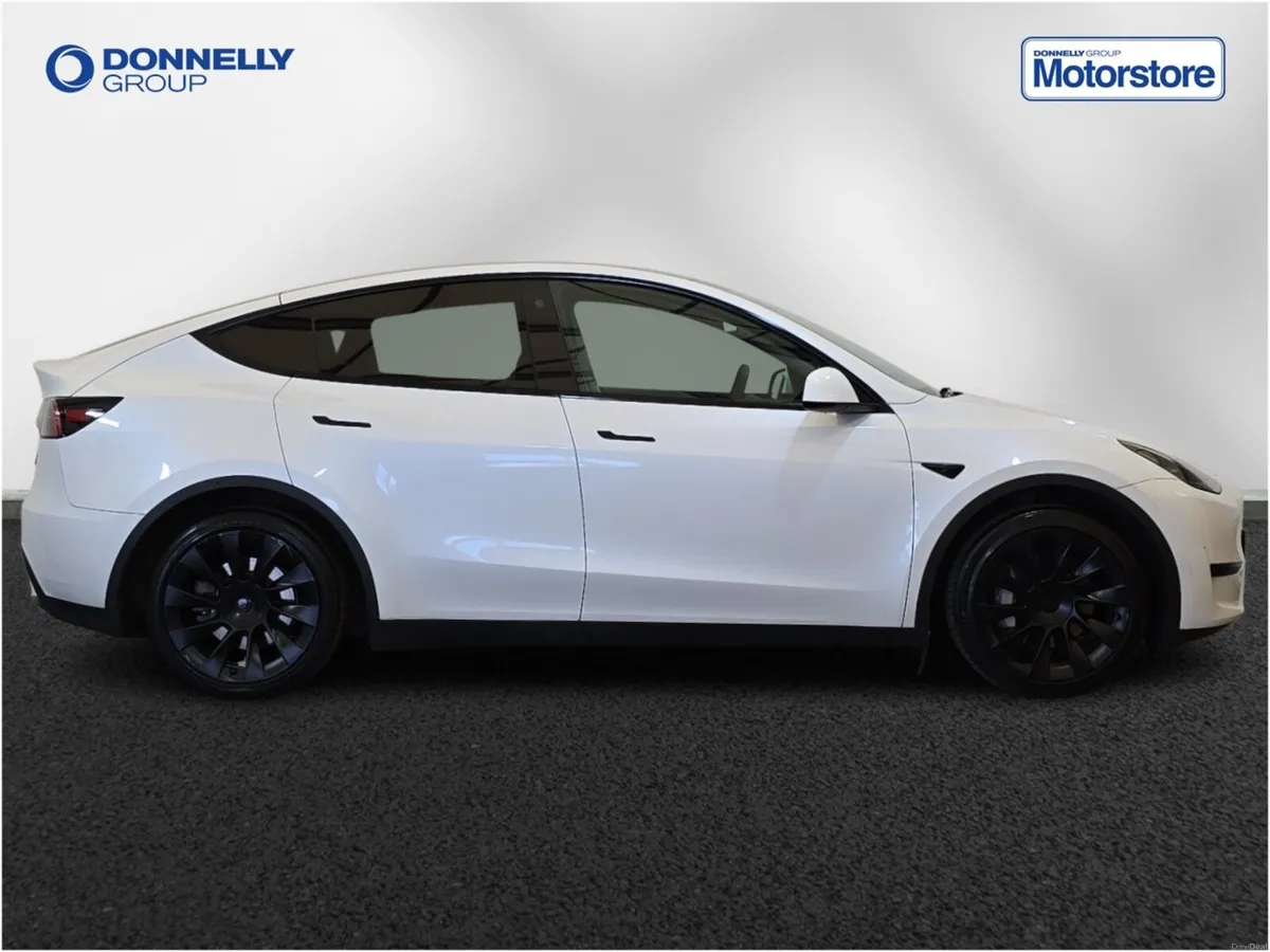 Tesla Model Y Hatchback - Image 3