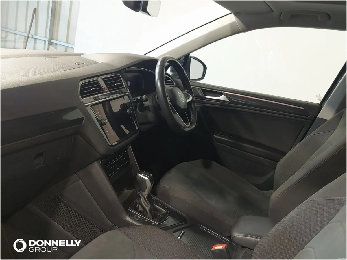 Volkswagen Tiguan Diesel Estate Elegance - Image 2