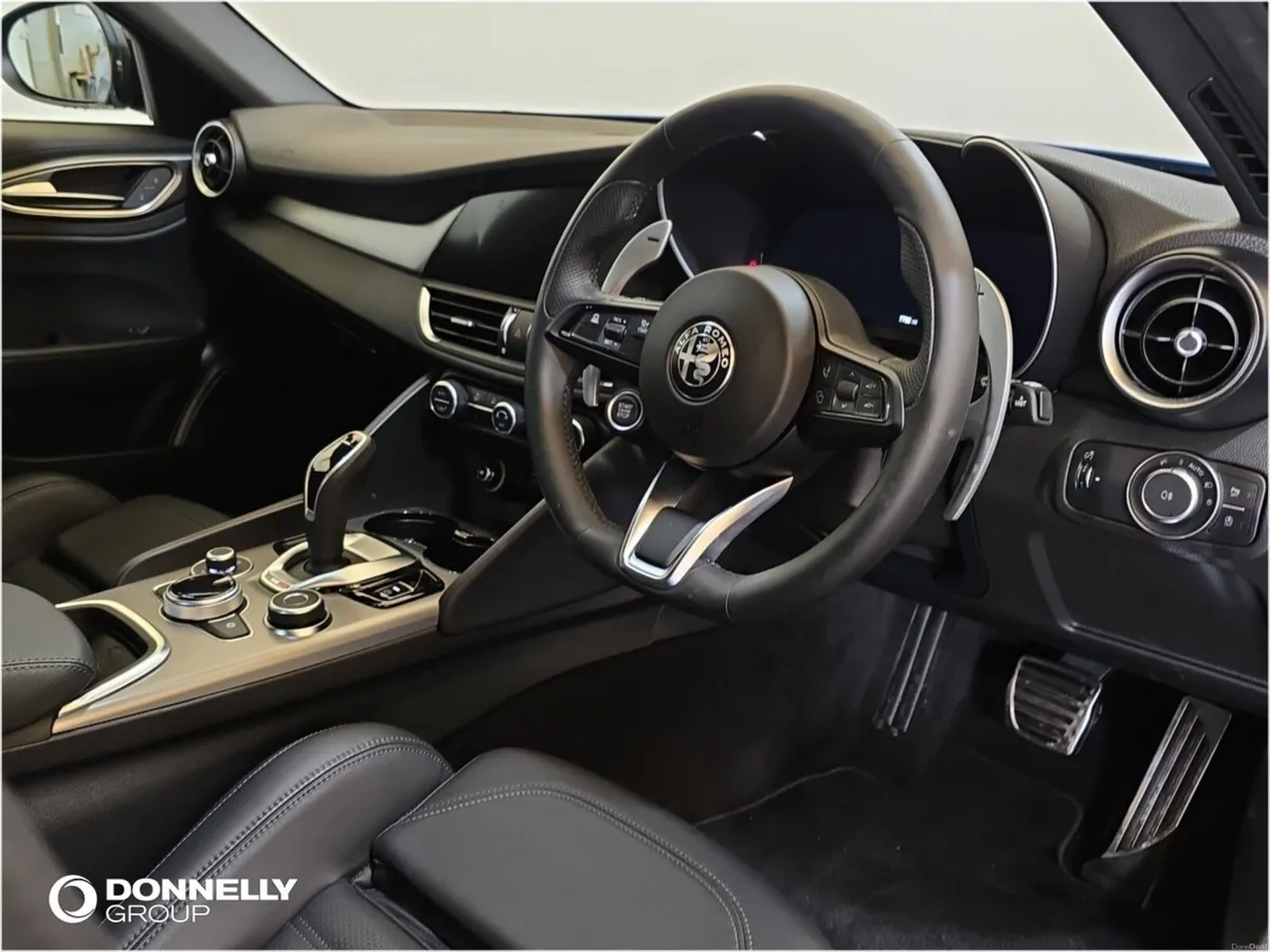 Alfa Romeo Giulia Saloon Veloce - Image 4