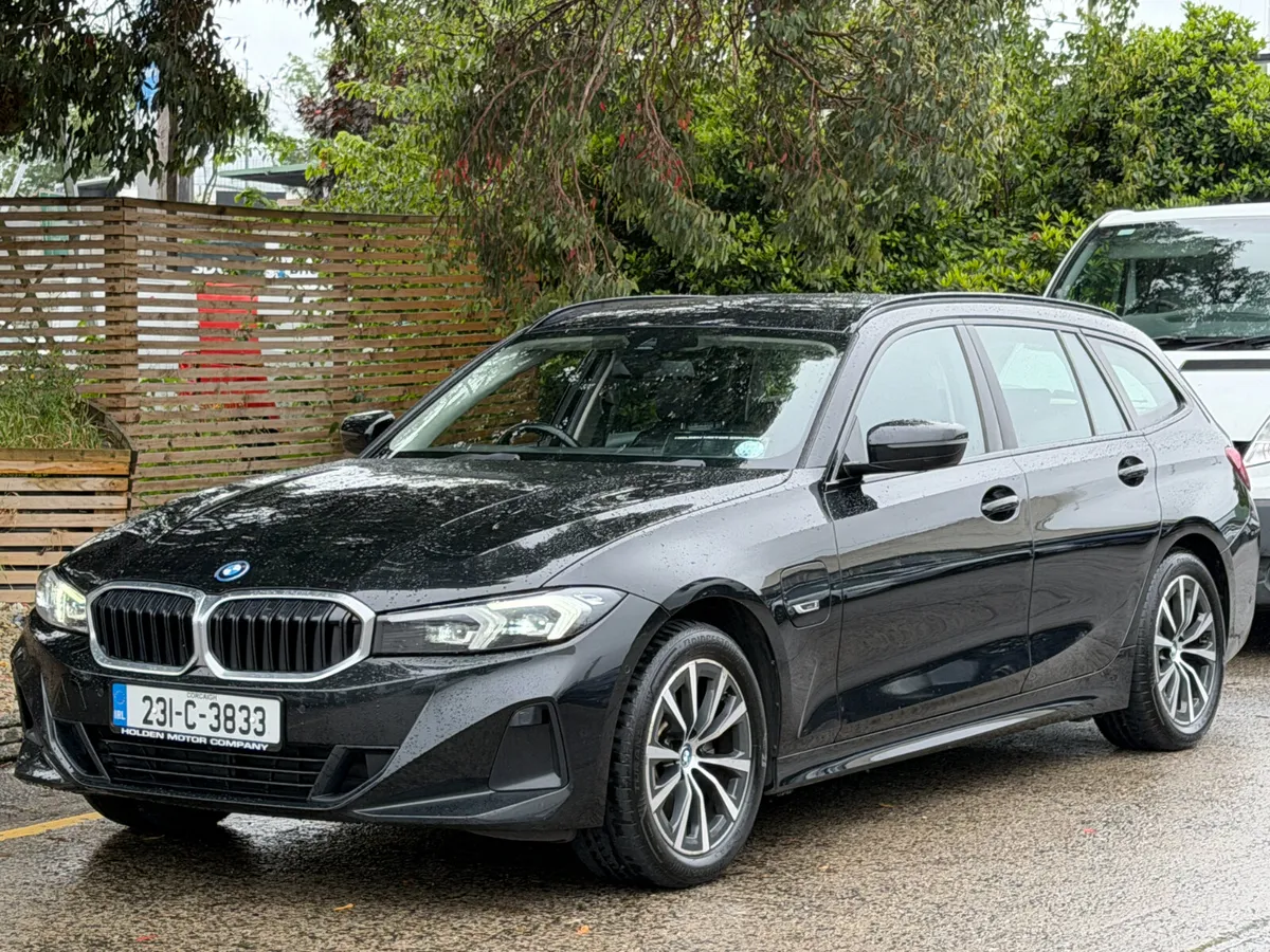 2023 BMW 3-Series. SERVICE HISTORY. REAR CAMERA. - Image 1