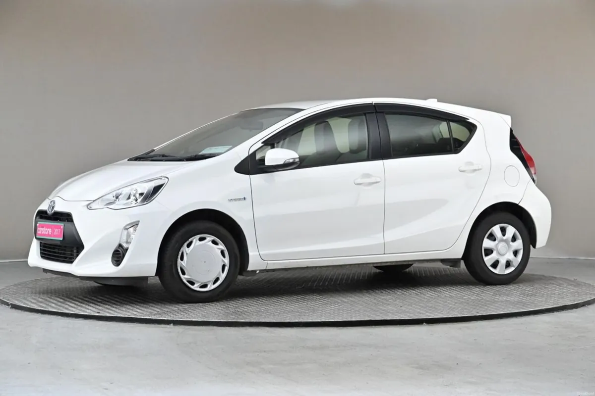 Toyota Aqua 1.8 Hybrid - Image 4