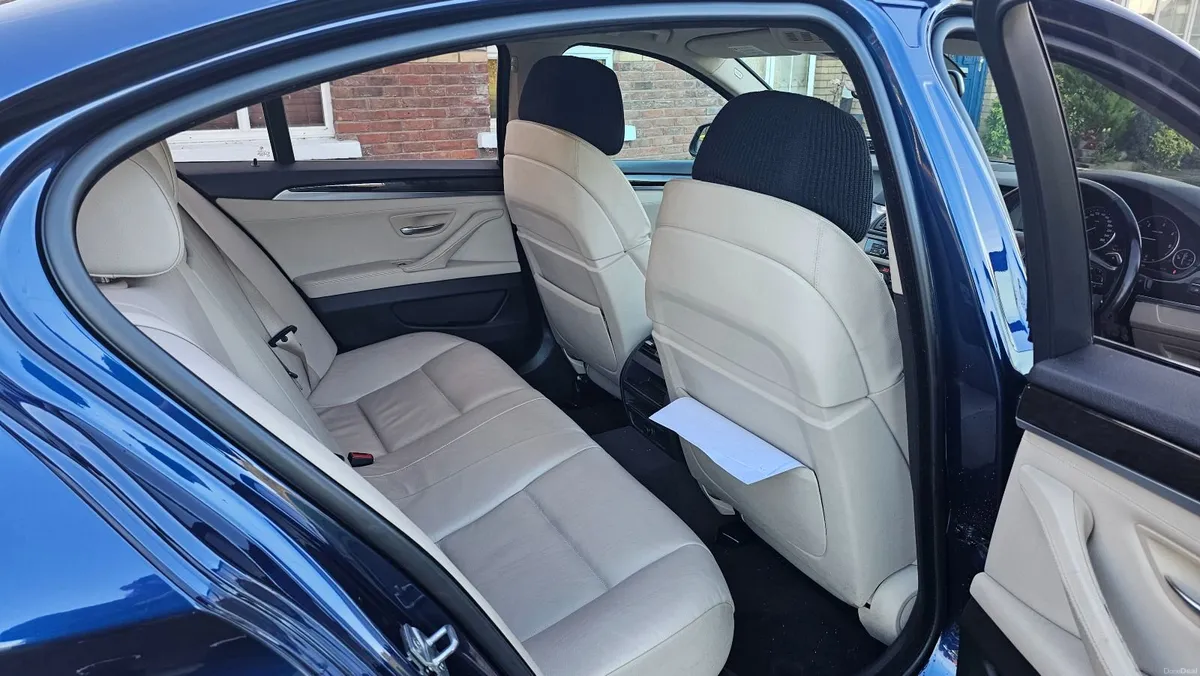 BMW 5-Series 2010 - Image 4