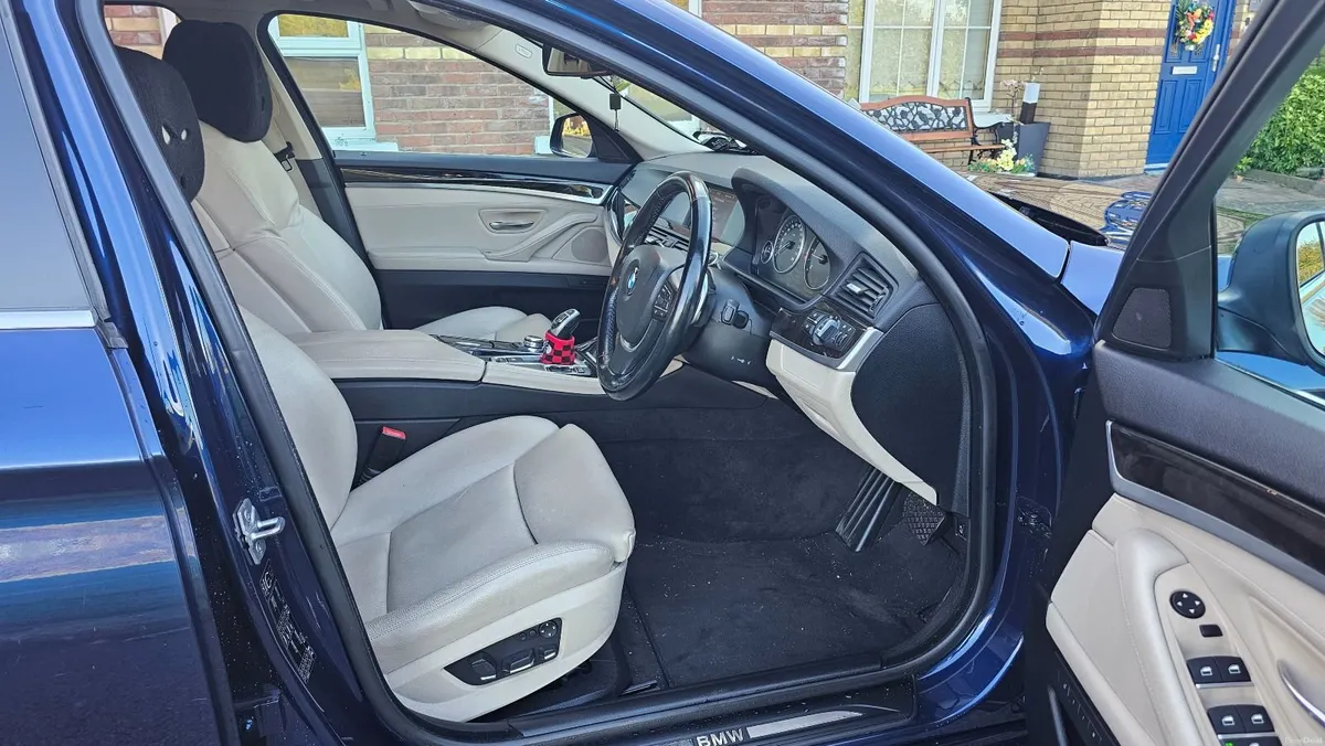 BMW 5-Series 2010 - Image 5
