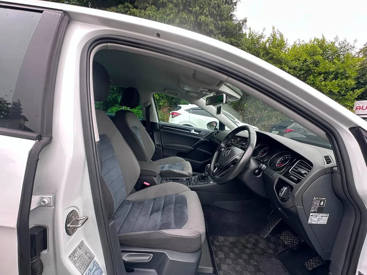 Volkswagen Golf 2016 28K KM& Car play - Image 5