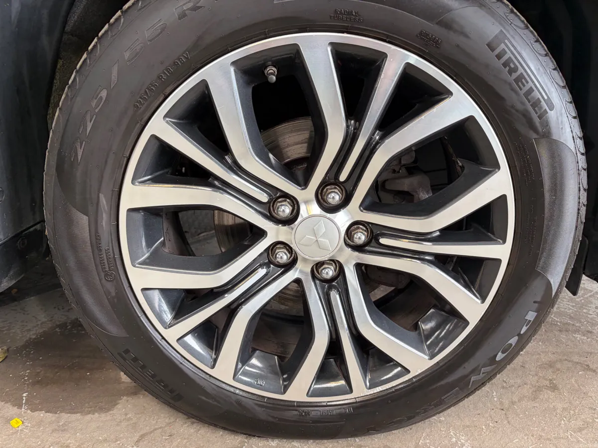 Mitsubishi Outlander 2017. 2.2DI-D 7 SEATER - Image 3