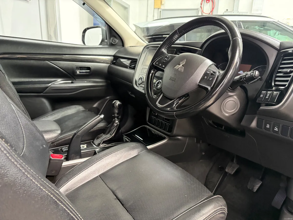 Mitsubishi Outlander 2017. 2.2DI-D 7 SEATER - Image 4
