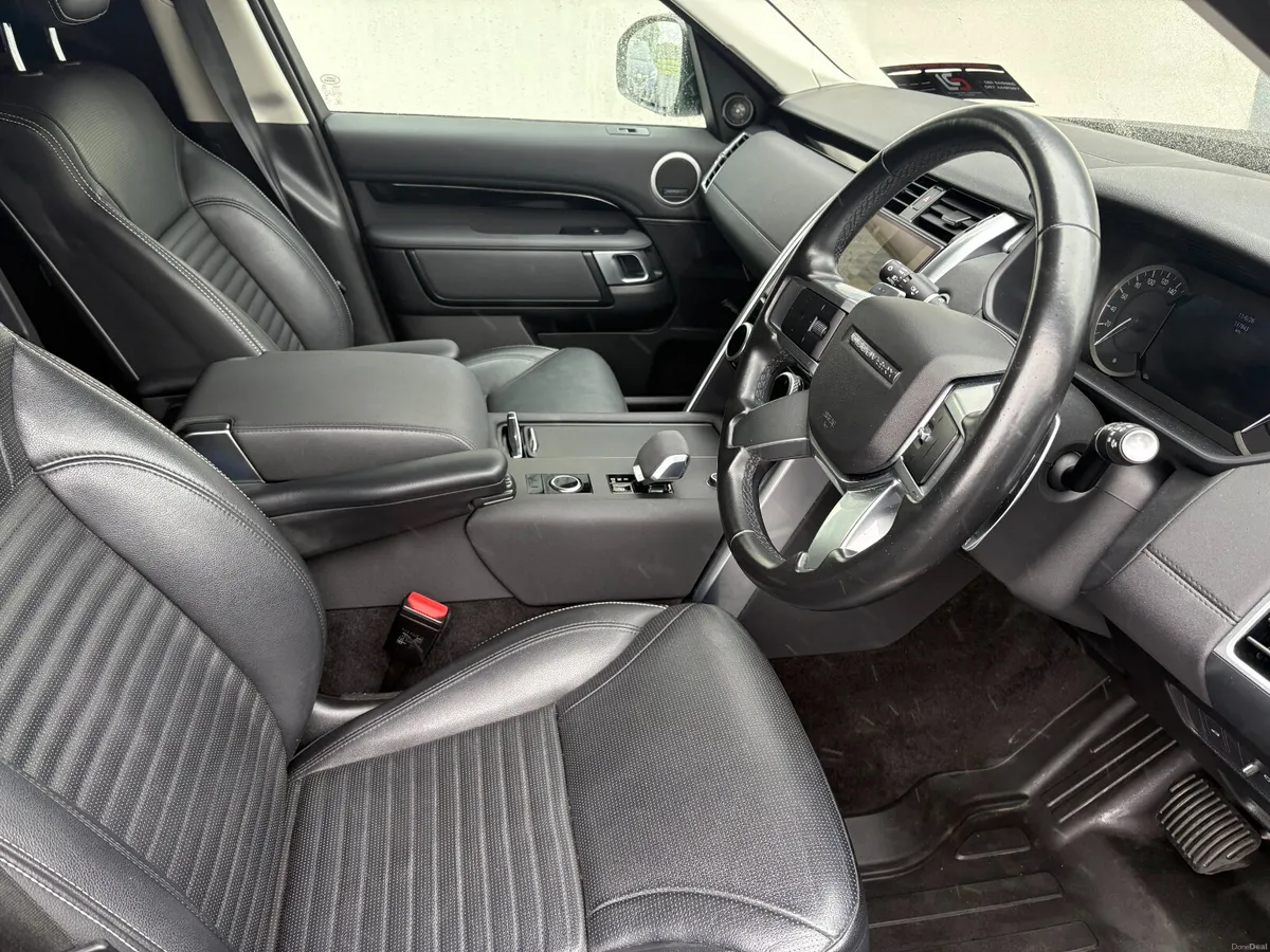 221 Land Rover Discovery 3.0 D300 SD6 SE Commerial - Image 5