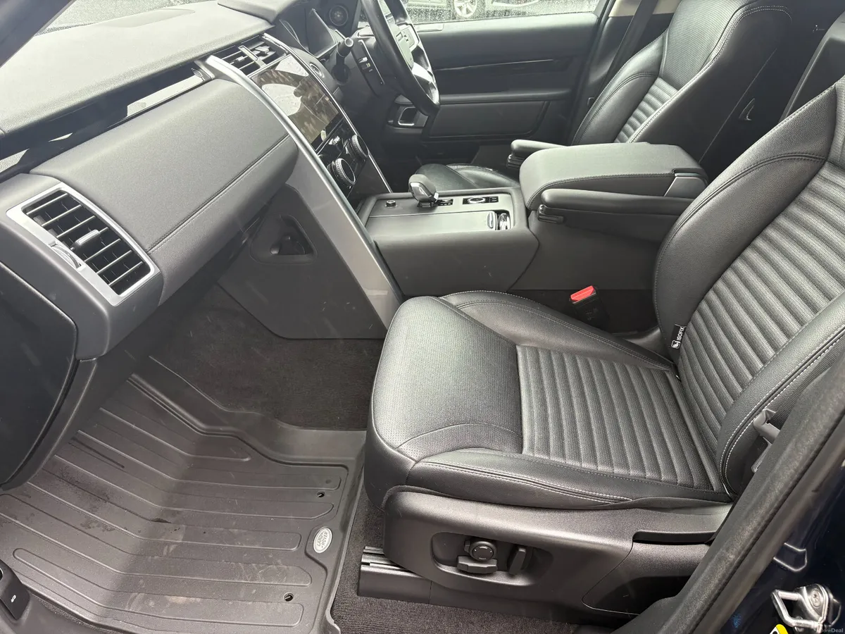 221 Land Rover Discovery 3.0 D300 SD6 SE Commerial - Image 6