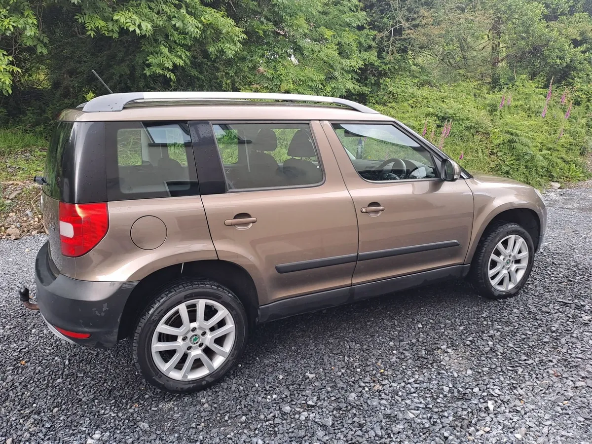 Skoda Yeti 2.0 TDI SUV (2012) - Image 2
