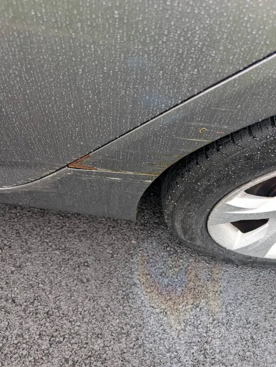 Graphite Grey Hyundai I40 Saloon - Image 3