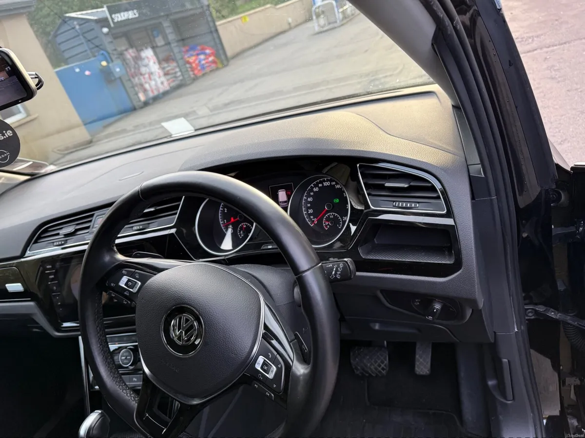 Volkswagen Touran 2018 - Image 2