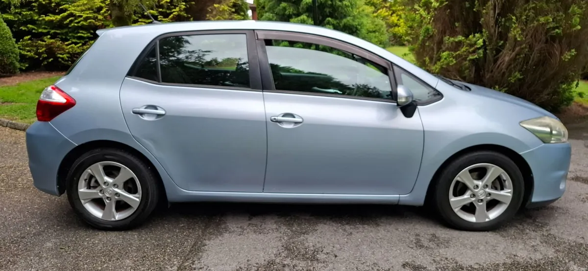 10 Toyota Auris , AUTOMATIC,   LOW KMS - Image 3
