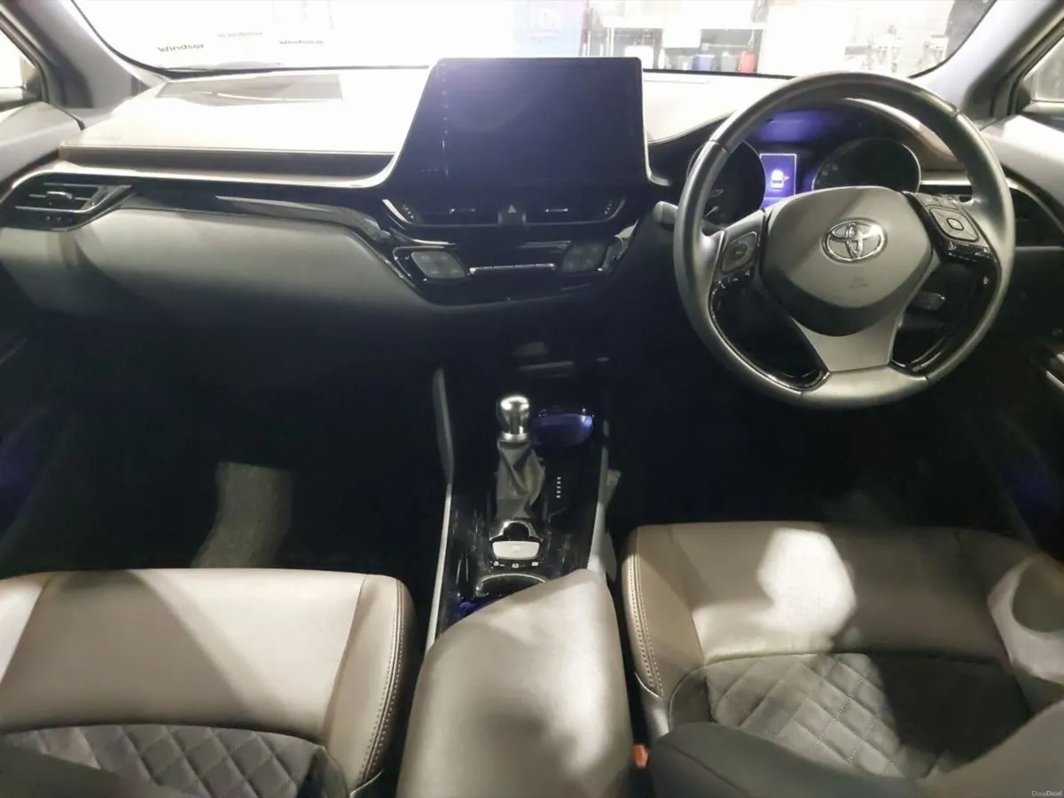 Toyota C-HR Hybrid - Image 2
