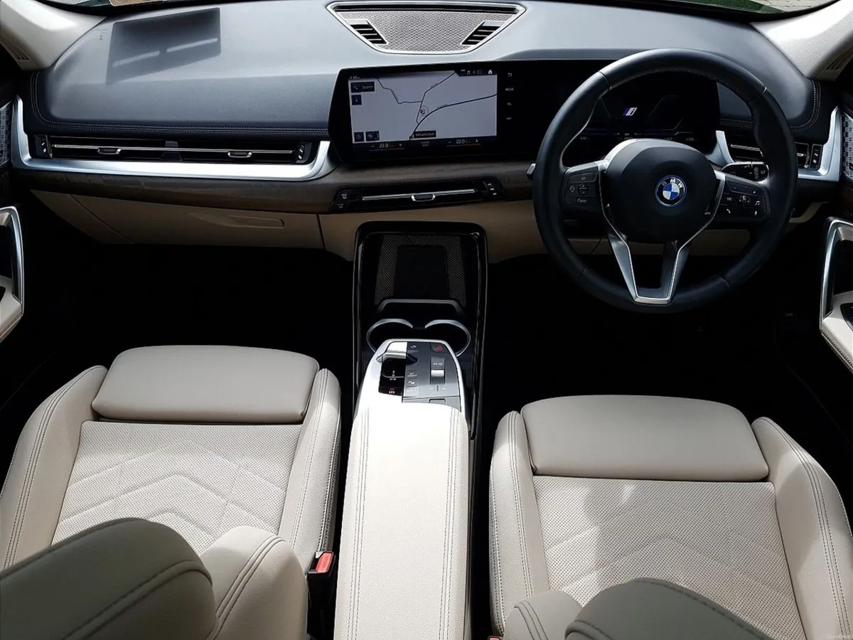 BMW iX1 xDrive30 xLine - Image 4