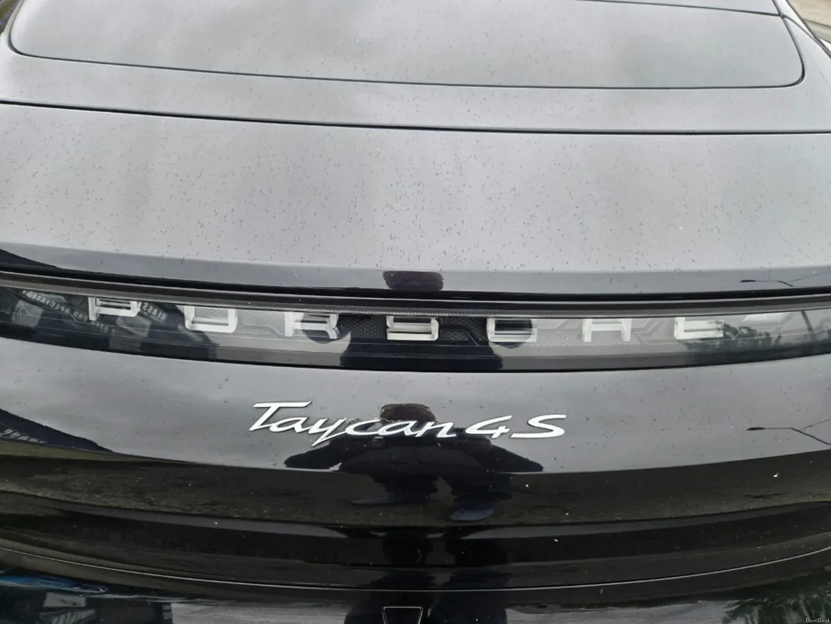 Porsche Taycan 4SPEED 93 KWH /// STUNNING CAR OVER - Image 3