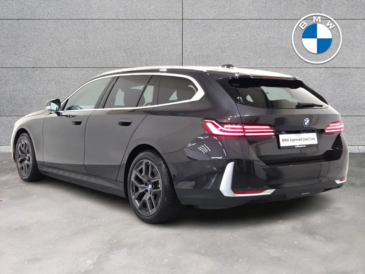 BMW i5 eDrive40 Sport Edition Touring - Image 3