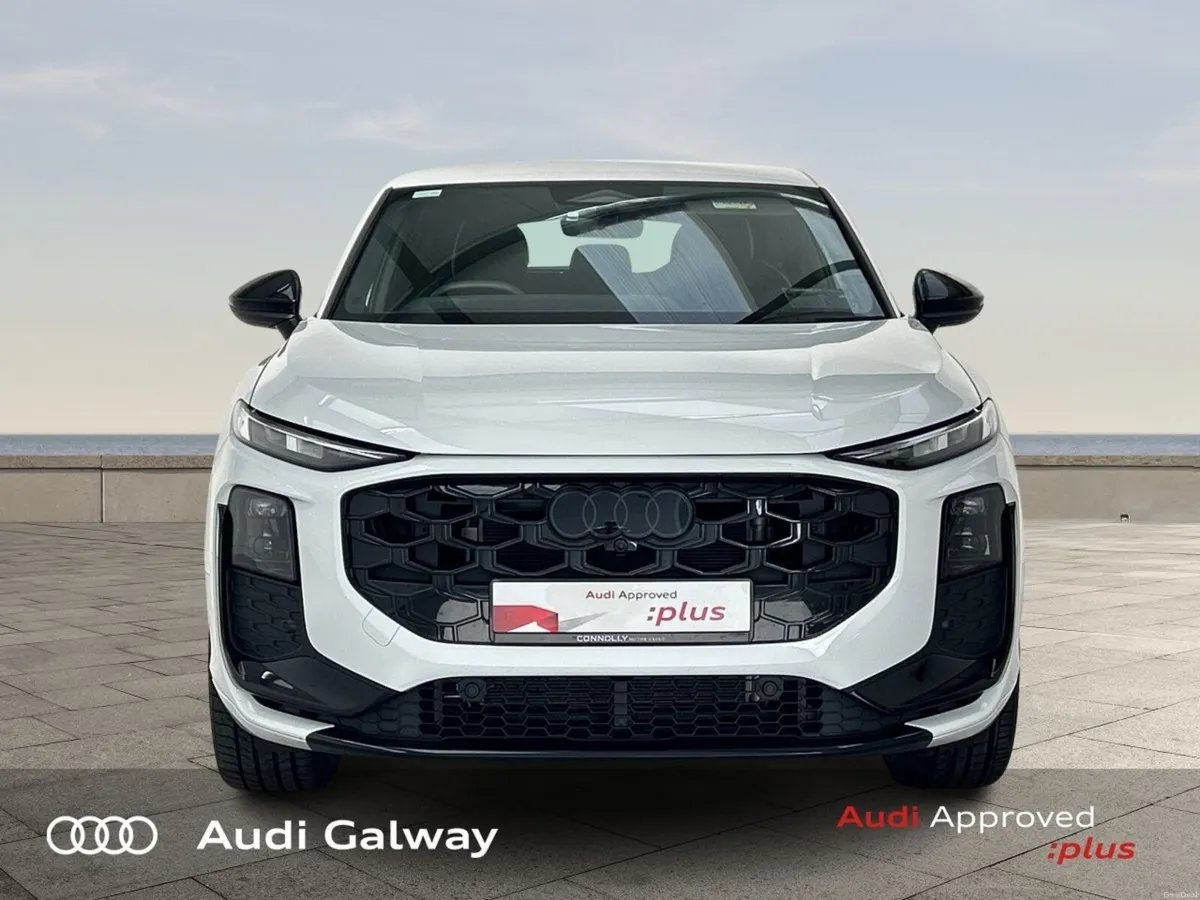 Audi Q3 E-HYBRID S-LINE SPORTBACK 270 HP A/T - Image 2
