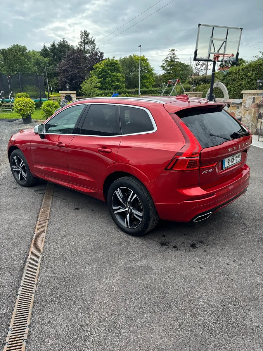 Volvo XC60 R-Design - Image 3