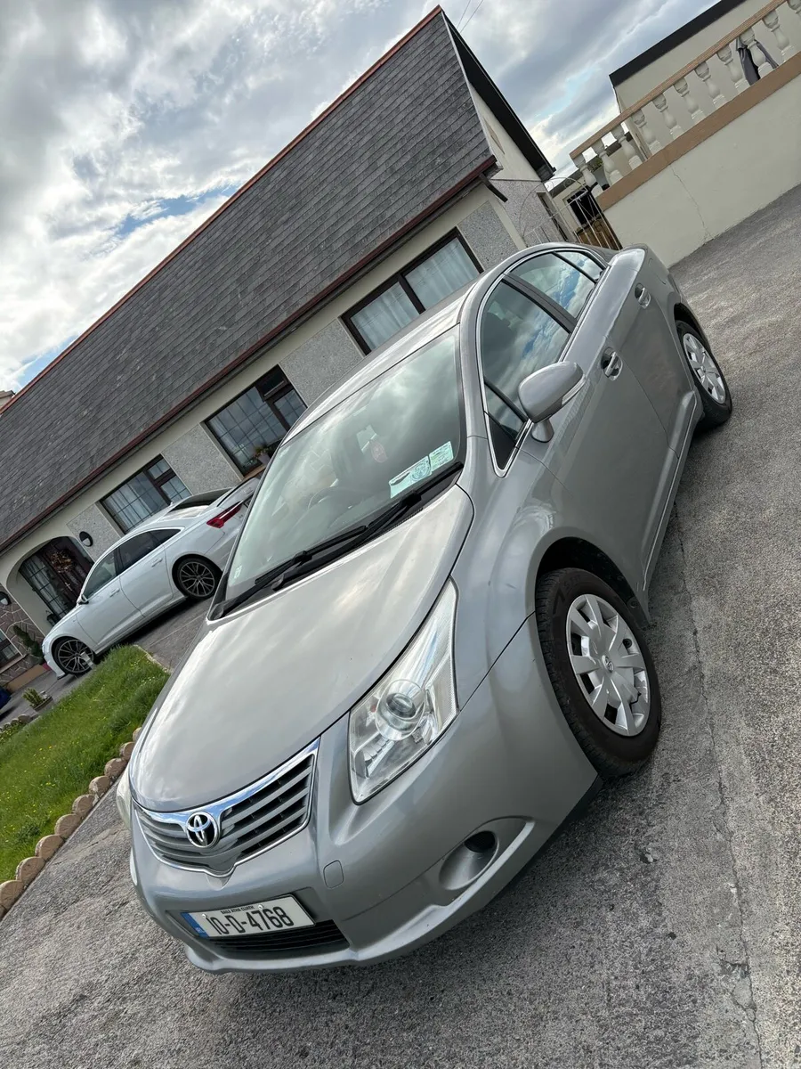 VERY Clean  Toyota Avensis - Image 2