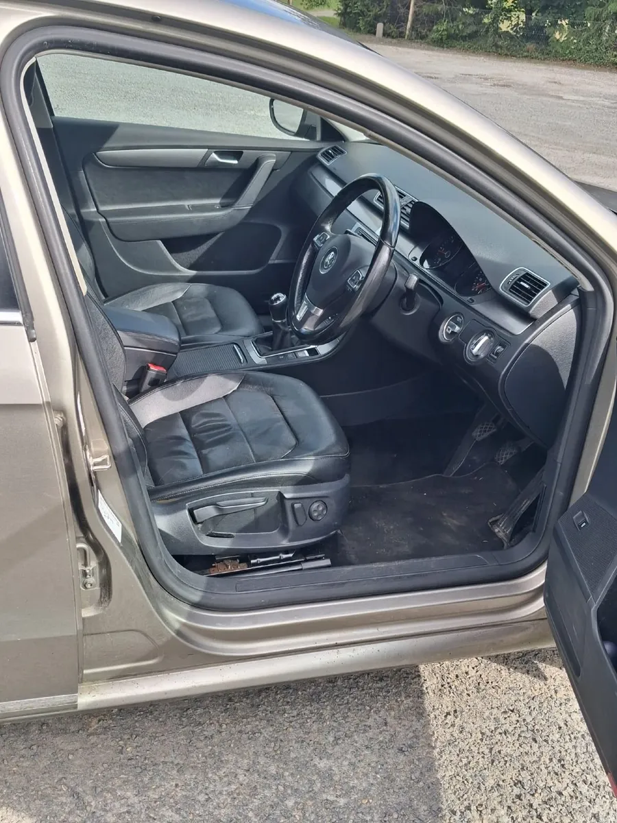 Volkswagen Passat 2014 - Image 2