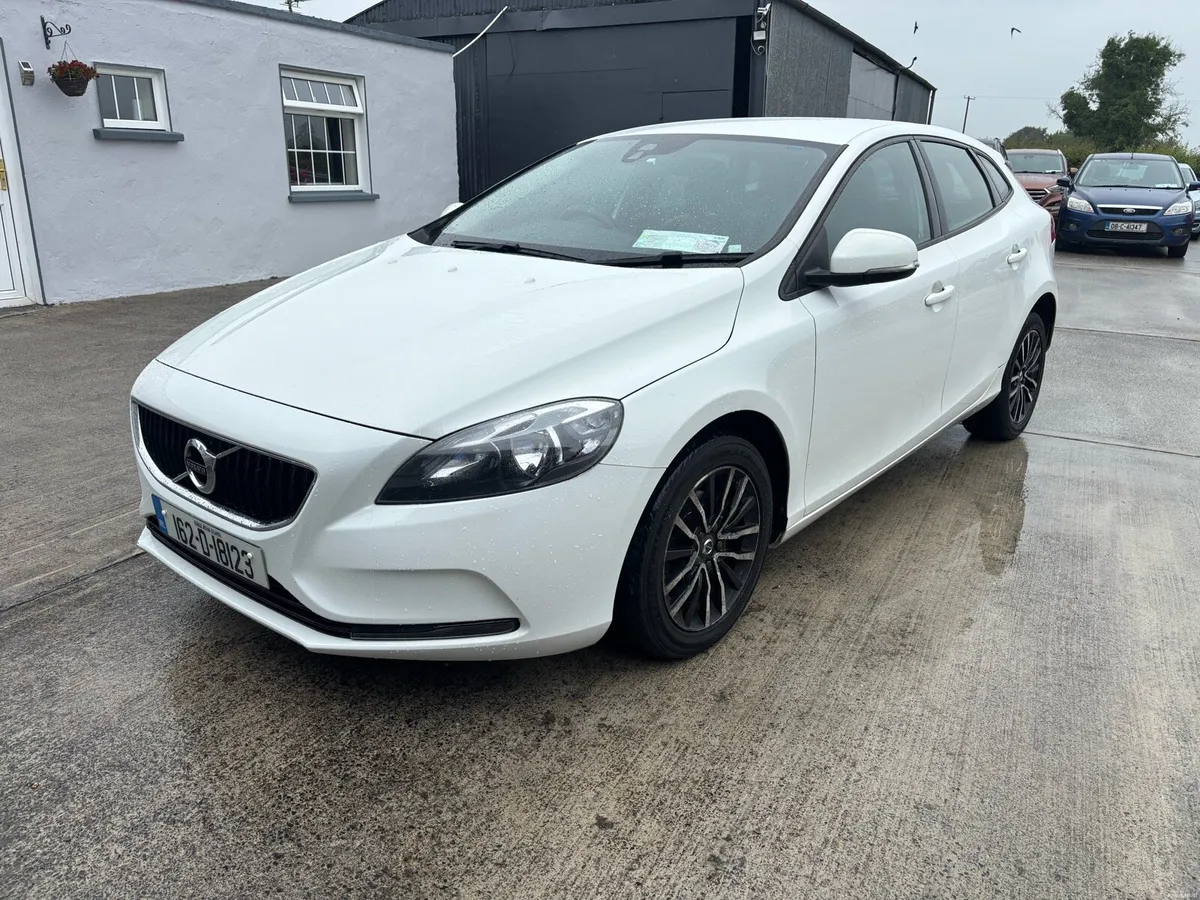 Volvo V40 2.0 D2 R-Design New NCT - Image 2