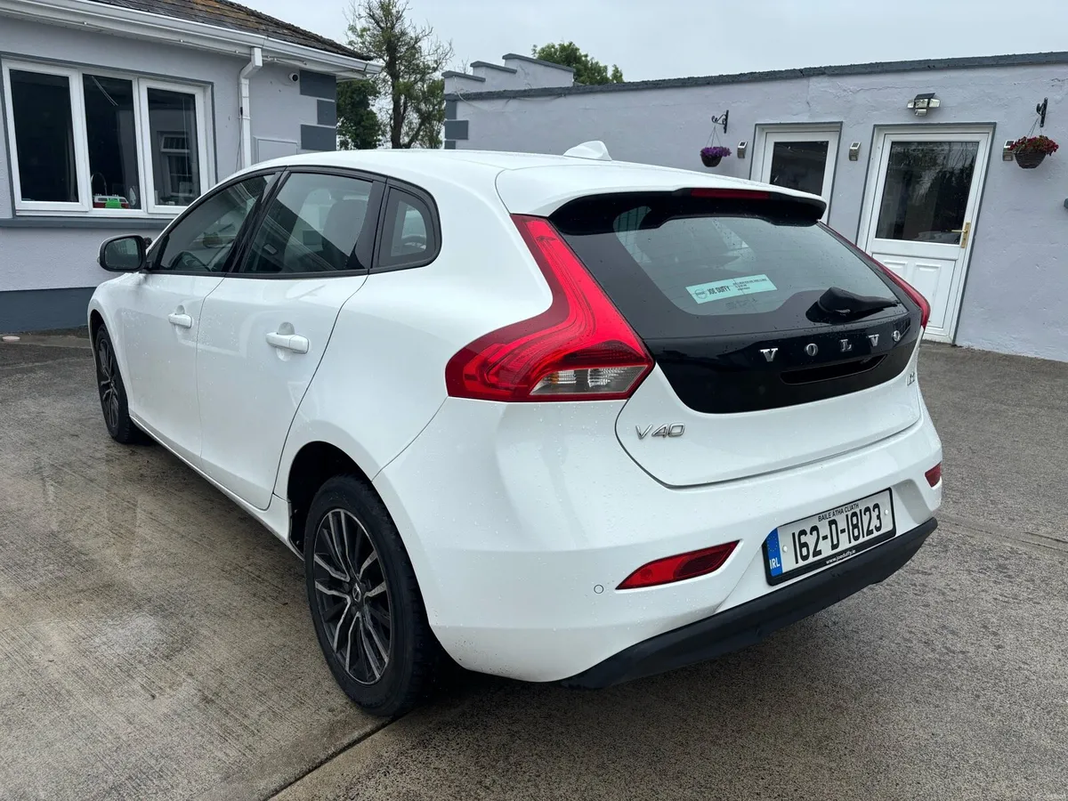 Volvo V40 2.0 D2 R-Design New NCT - Image 3