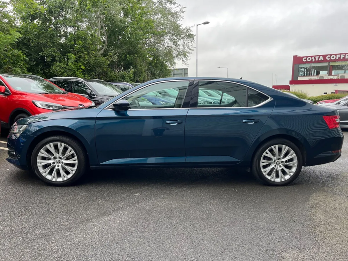 Skoda Superb 2.0 DIESEL STYLE AUTO - Image 4
