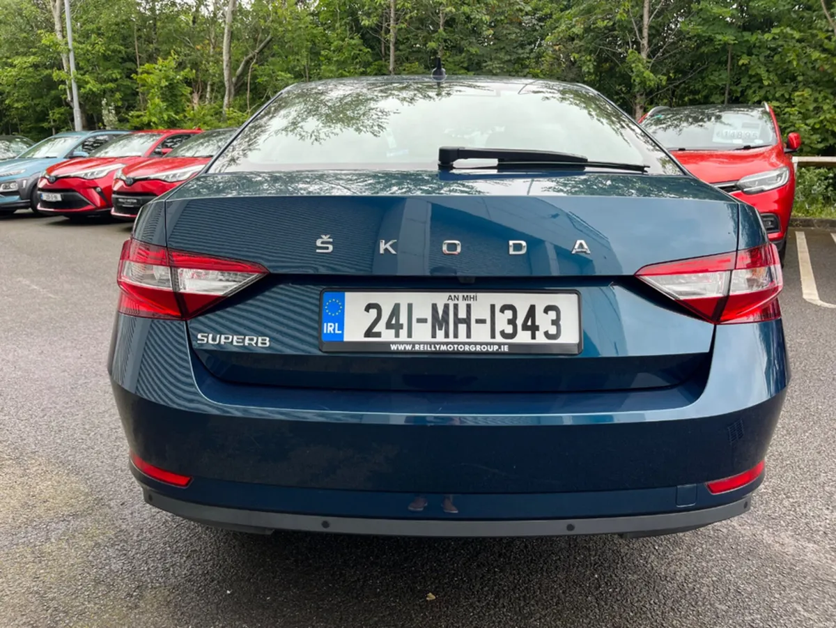 Skoda Superb 2.0 DIESEL STYLE AUTO - Image 6