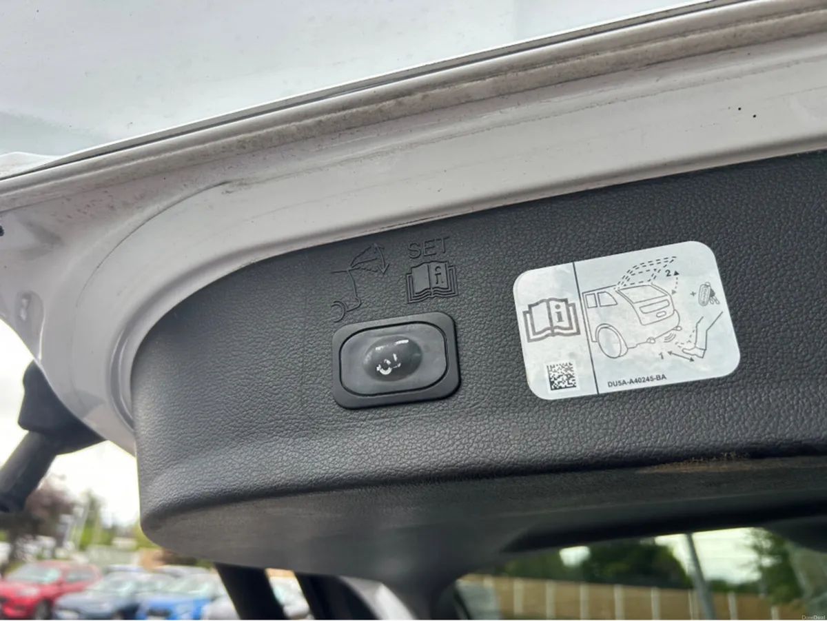 Ford Kuga TITANIUM 1.5 TDCI 120PS F FWD 4DR - Image 3