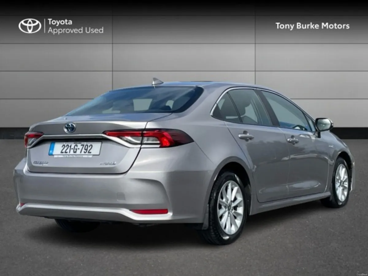 Toyota Corolla Saloon - Luna Edition - 1.8 Hybrid - Image 2