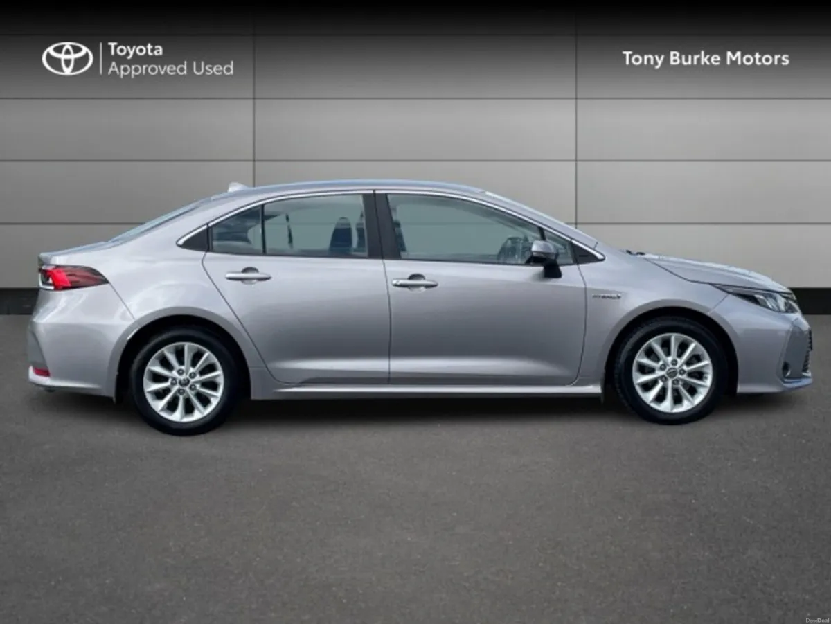 Toyota Corolla Saloon - Luna Edition - 1.8 Hybrid - Image 3