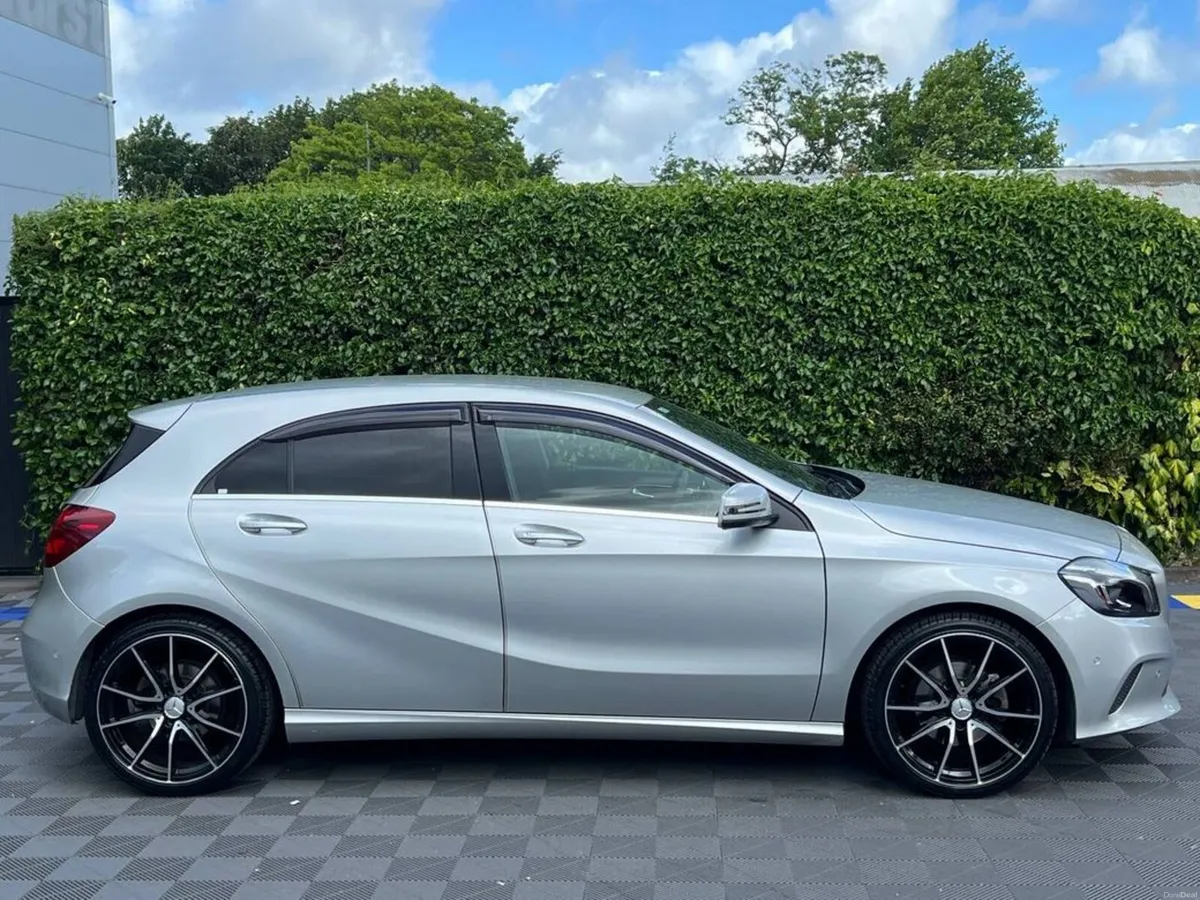 Mercedes-Benz A-Class A180 AMG-STYLE 1.6 AUTO // N - Image 2