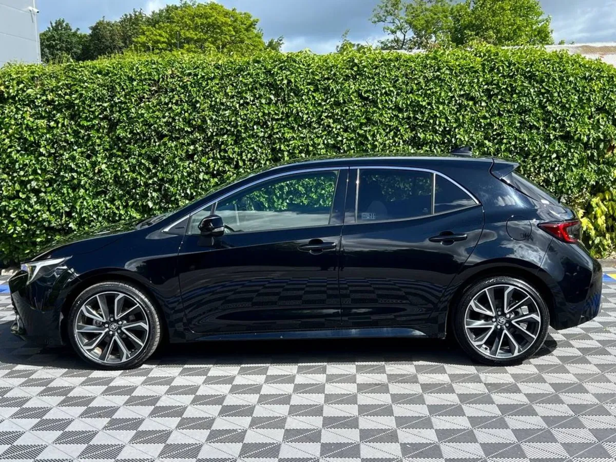 Toyota Corolla GZ SPORT 1.8 HYBRID AUTO // VERY LO - Image 3