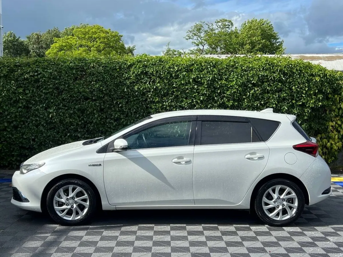 Toyota Auris 1.5 HYBRID AUTO // 16" ALLOYS // REVE - Image 3