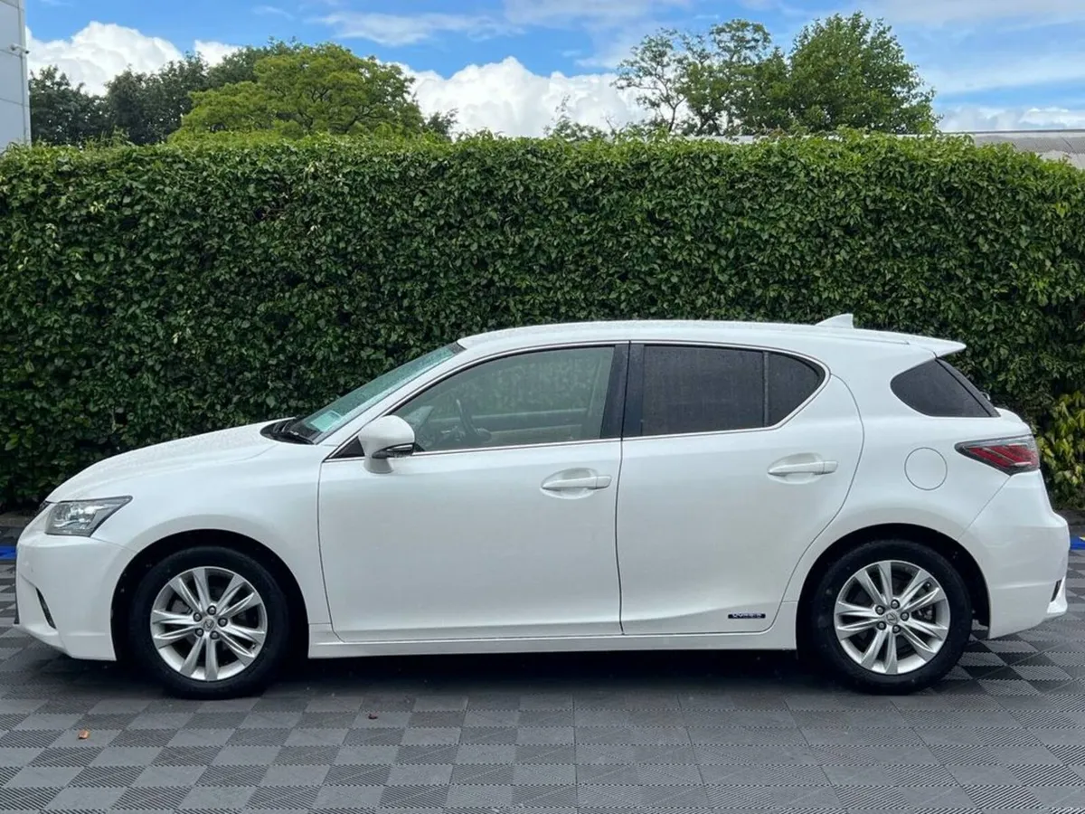 Lexus CT 1.8 HYBRID AUTO // - Image 3
